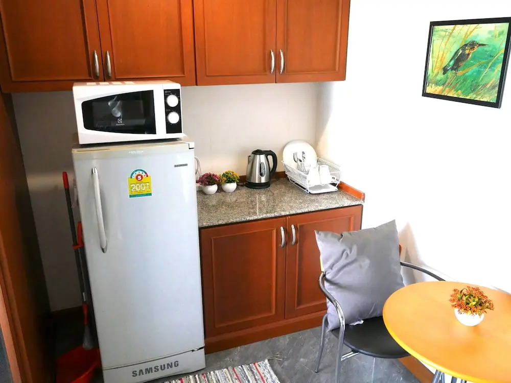 Baansuan Condo - MRT Cultural Station