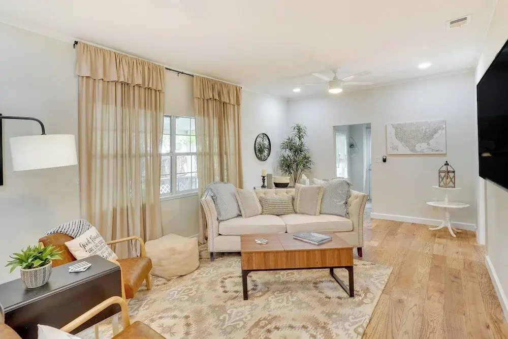 Lake Wales Vacation Rental w/ Screened-in Porch!