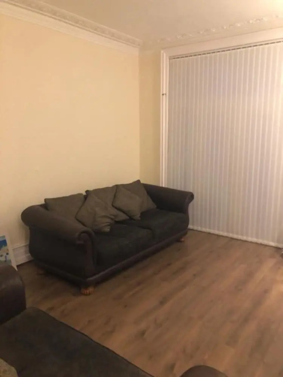 Large eight bedroom house