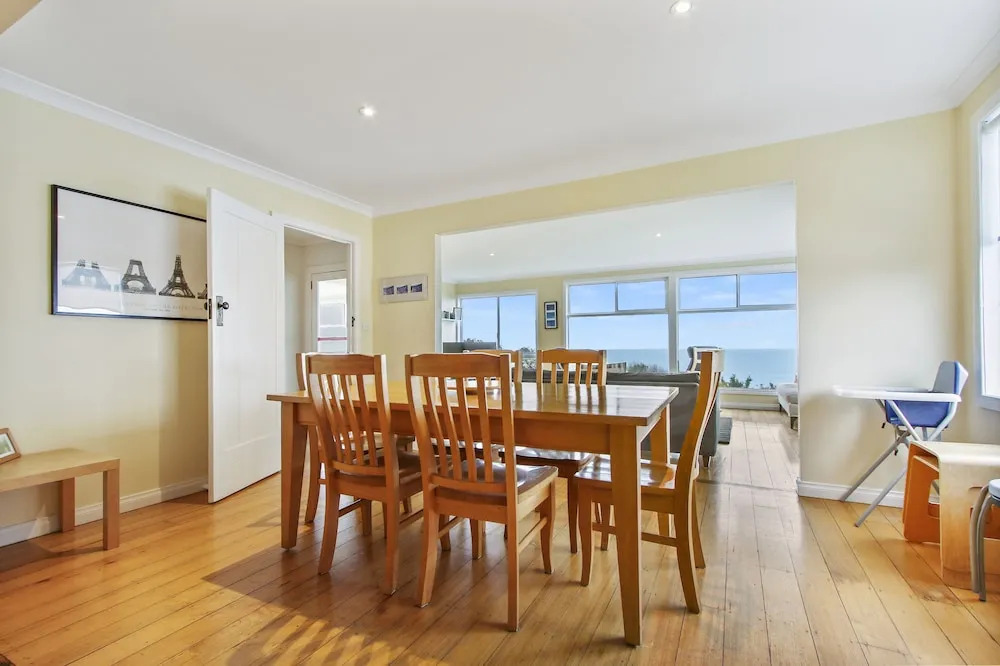 Lake Tyers Beach House - Spacious Coastal Escape