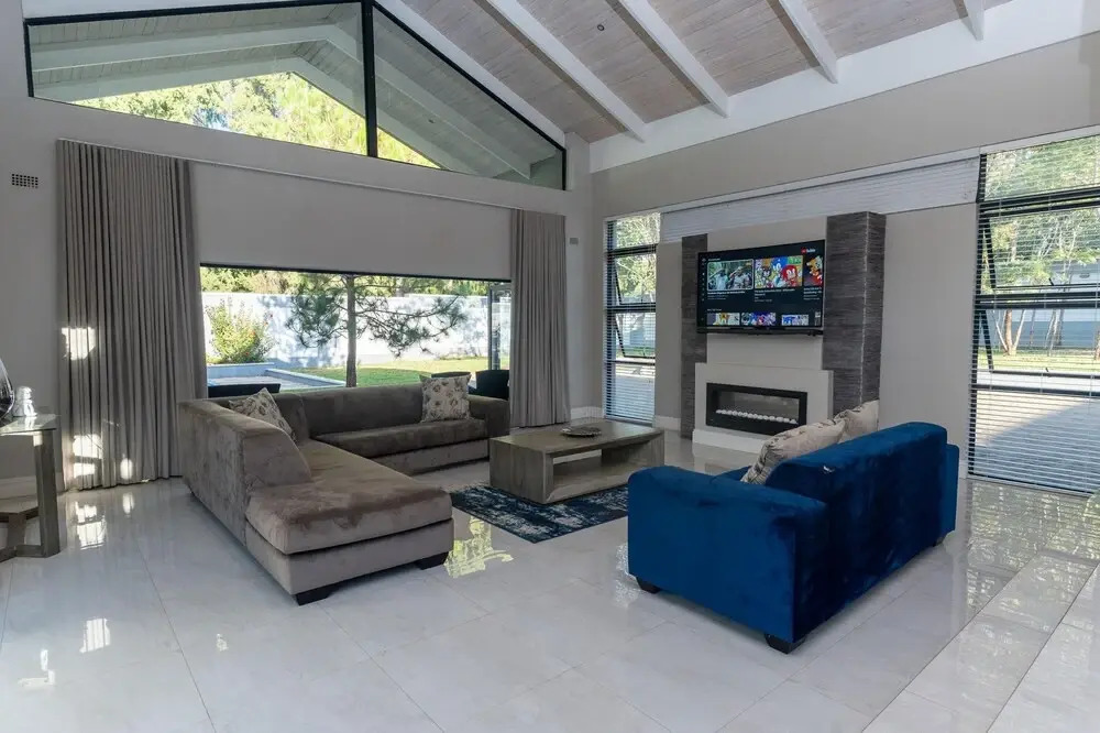 Upmarket 4 bed Chisipite House 2193