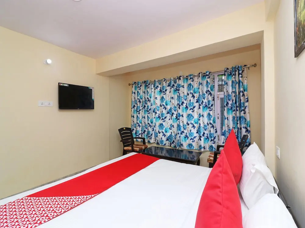 OYO 13520 Home 2BHK Vikas Nagar