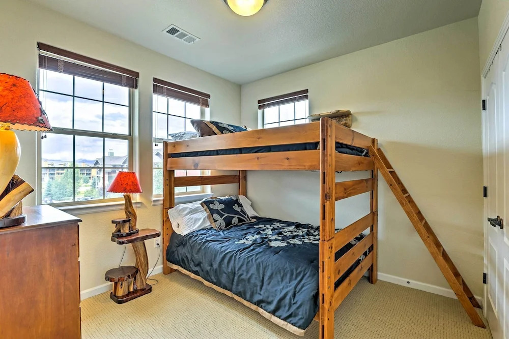 18 Mi to Winter Park: Granby Condo w/ Covered Deck