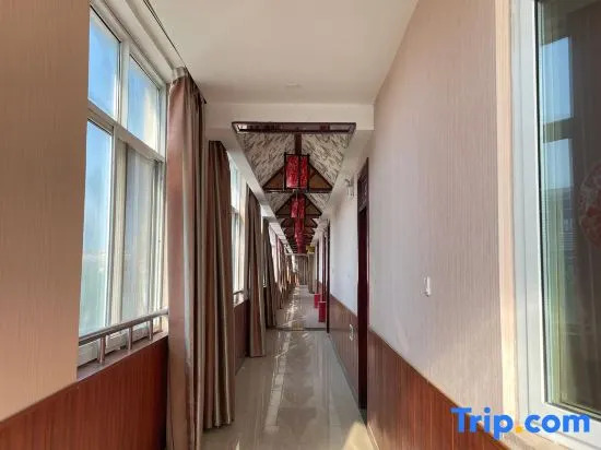 Junxian city gold fast hotel