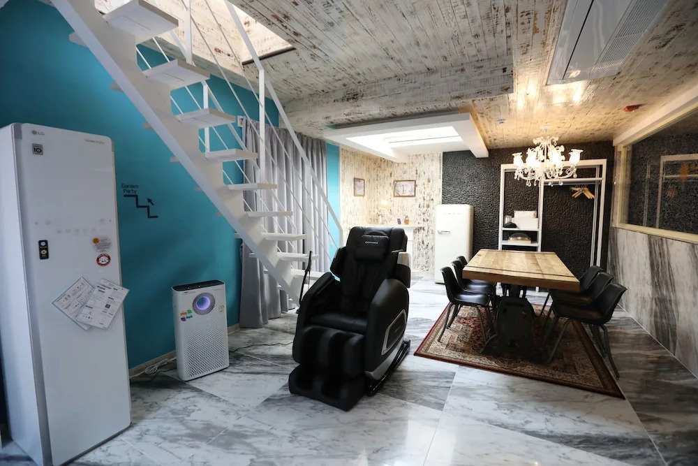 February Hotel Gimhae