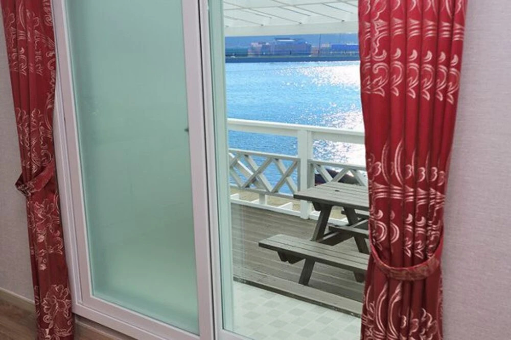 Anmyeondo Beach White House Pension