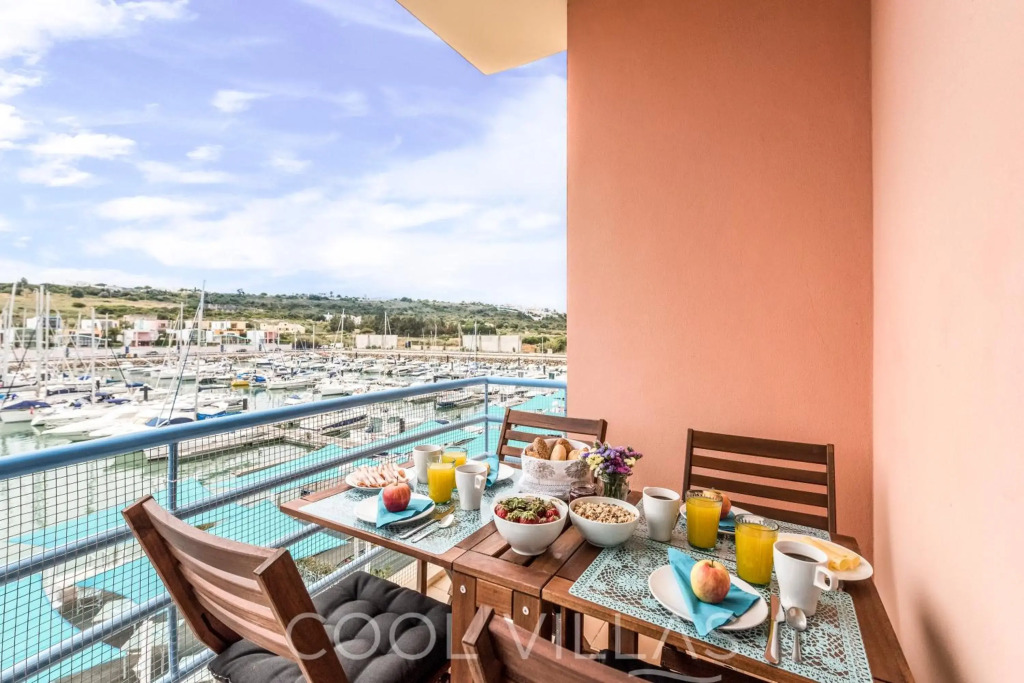 Marina Water View - 6 people, bars & restaurants