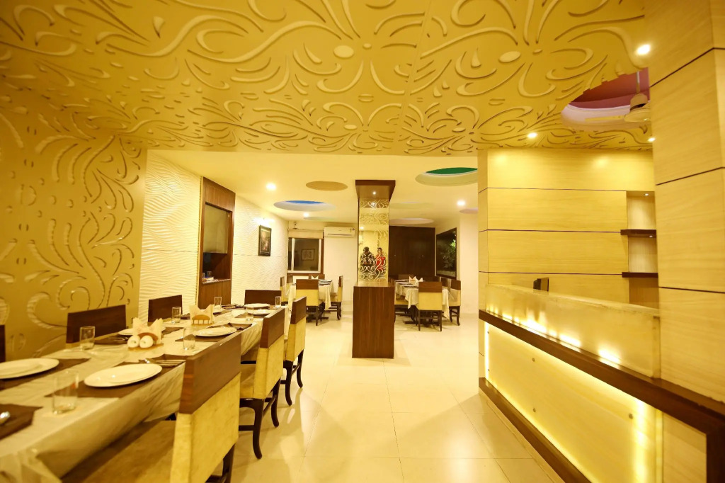 Ashish Palace - A City Centre Hotel