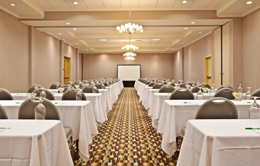 DoubleTree by Hilton Chicago Midway Airport, IL