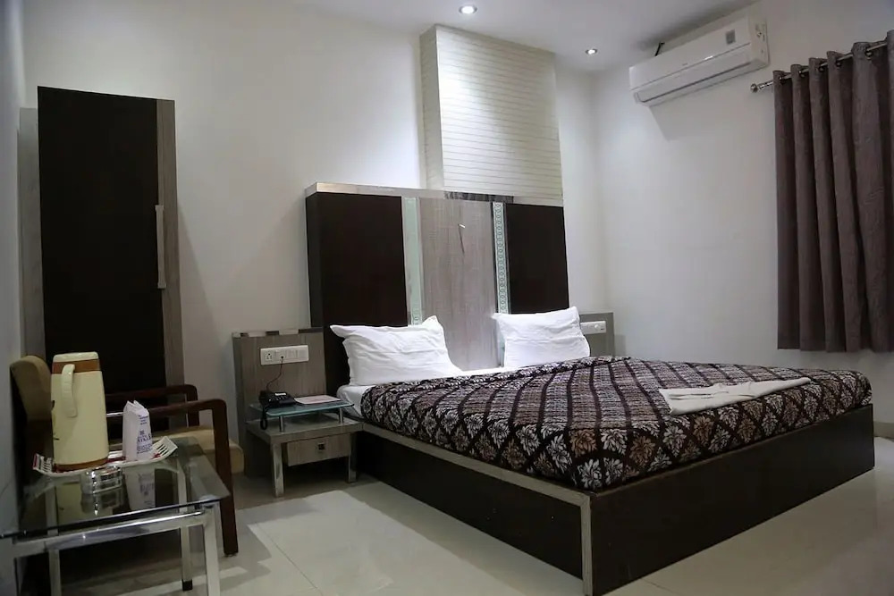 Hotel Satkar