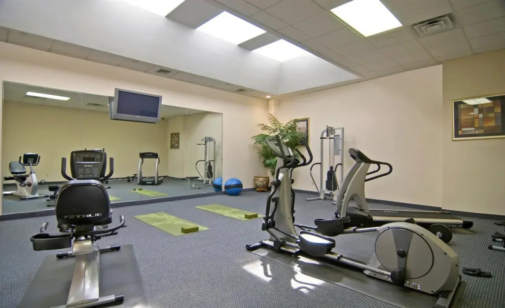 Marco LaGuardia Hotel & Suites