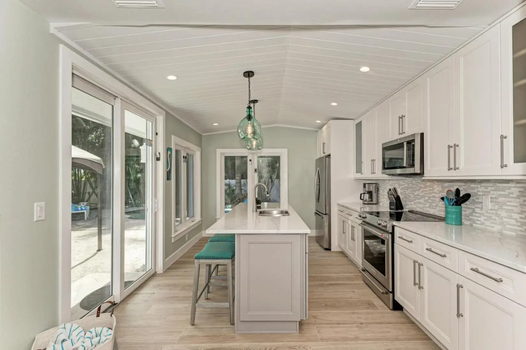 Sea La Vie - 205 - 55th