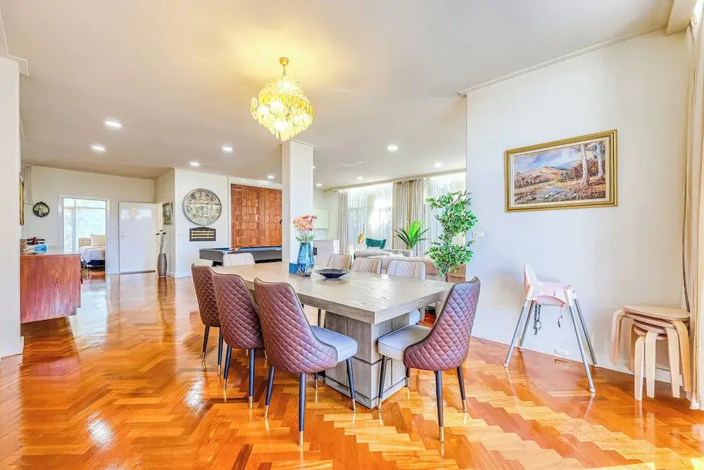 StayAU Spacious 6BR McKinnon Pool Home