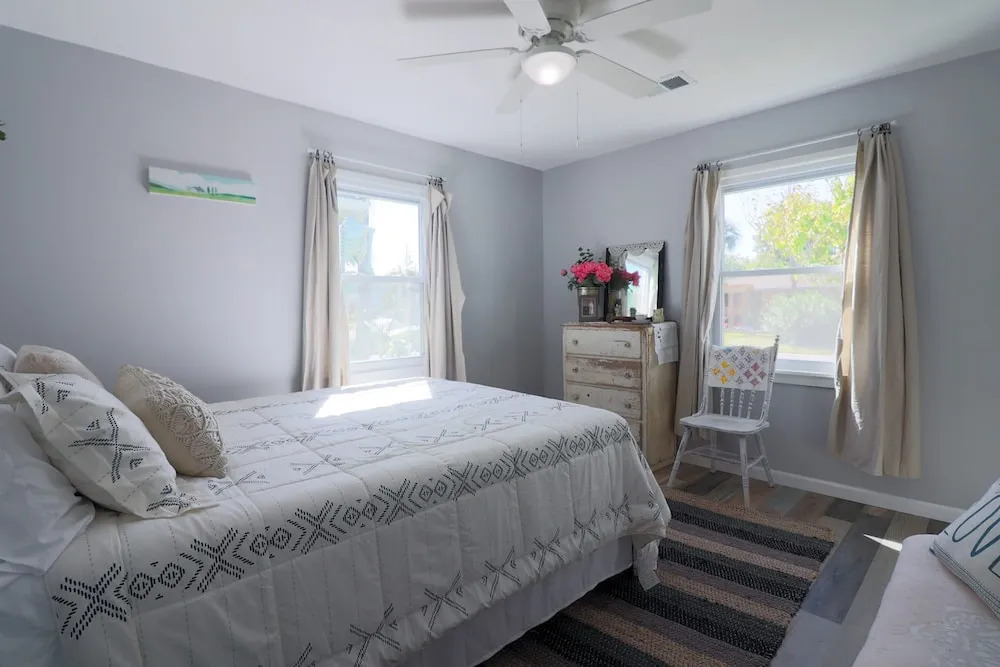 One-of-a-kind Home Near Moody Gardens and Bayou - Cute Cozy as can be
