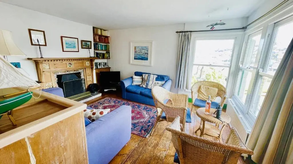 6 and 7 School Steps - Stunning views, private garden and parking