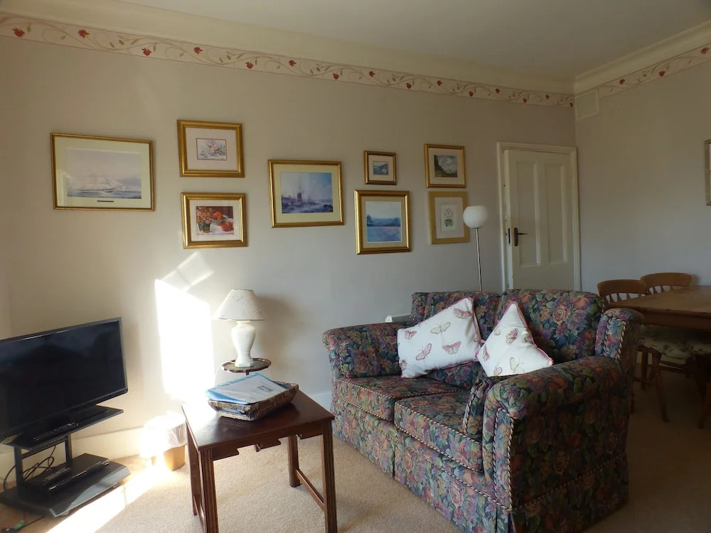 2 Bedroom First Floor Apartment - Stunning Views/heated Outdoor Pool in Summer