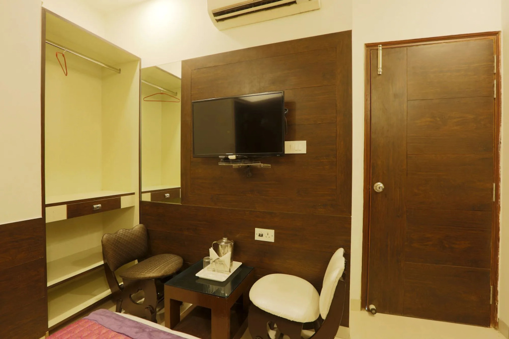 Hotel Anand International