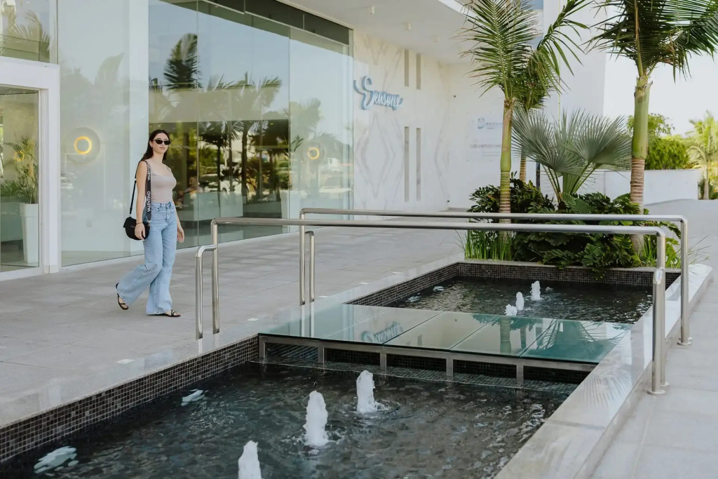 Seasons Hotel