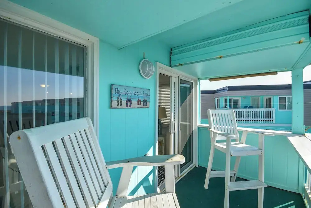 Coastal Condo w/ Public Atlantic Beach Access