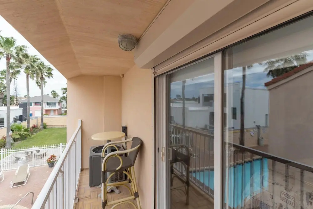 2-story Condo Next to Beach w/ Ocean Views!