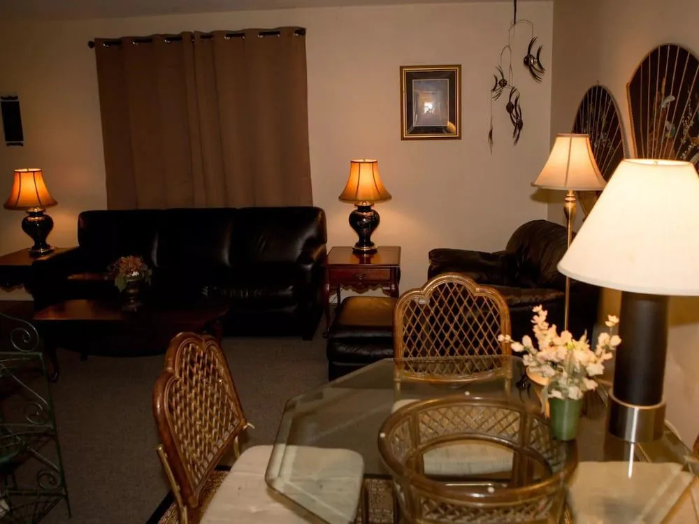 Lamplighter Suites