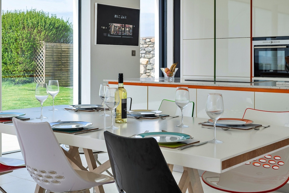 Clifftop Retreat in Criccieth With Stunning Views