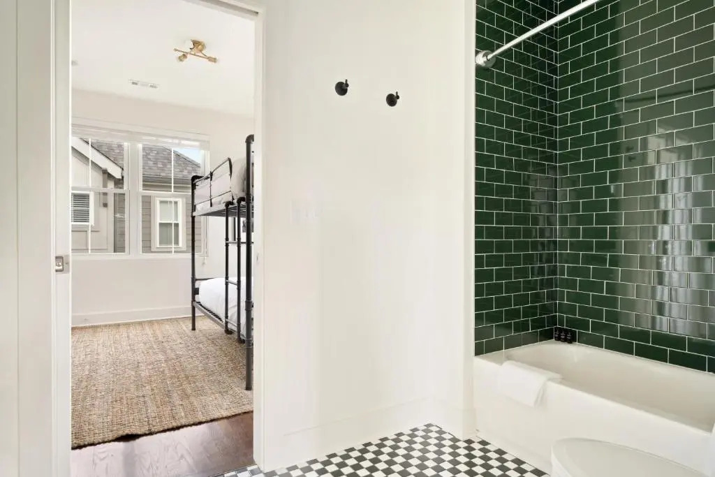 Hart Suite Buyout 1 by AvantStay Two Town House Buyout w Modern Amenities in Nashville