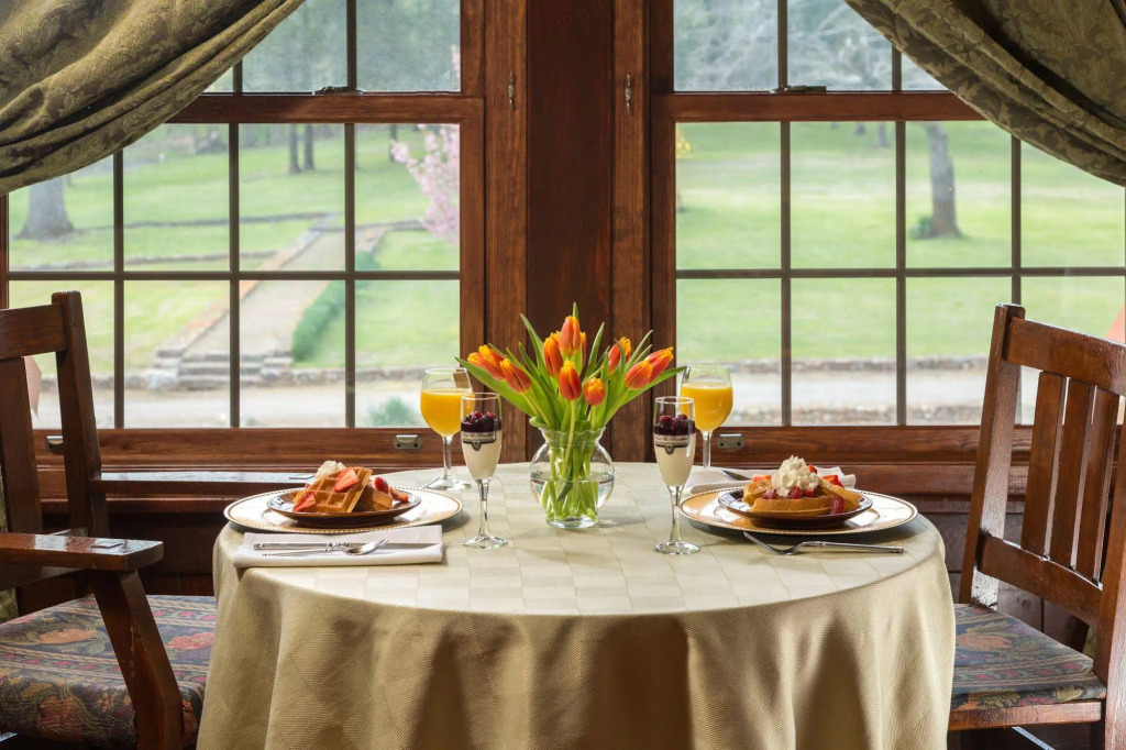 Hilltop Manor B&B
