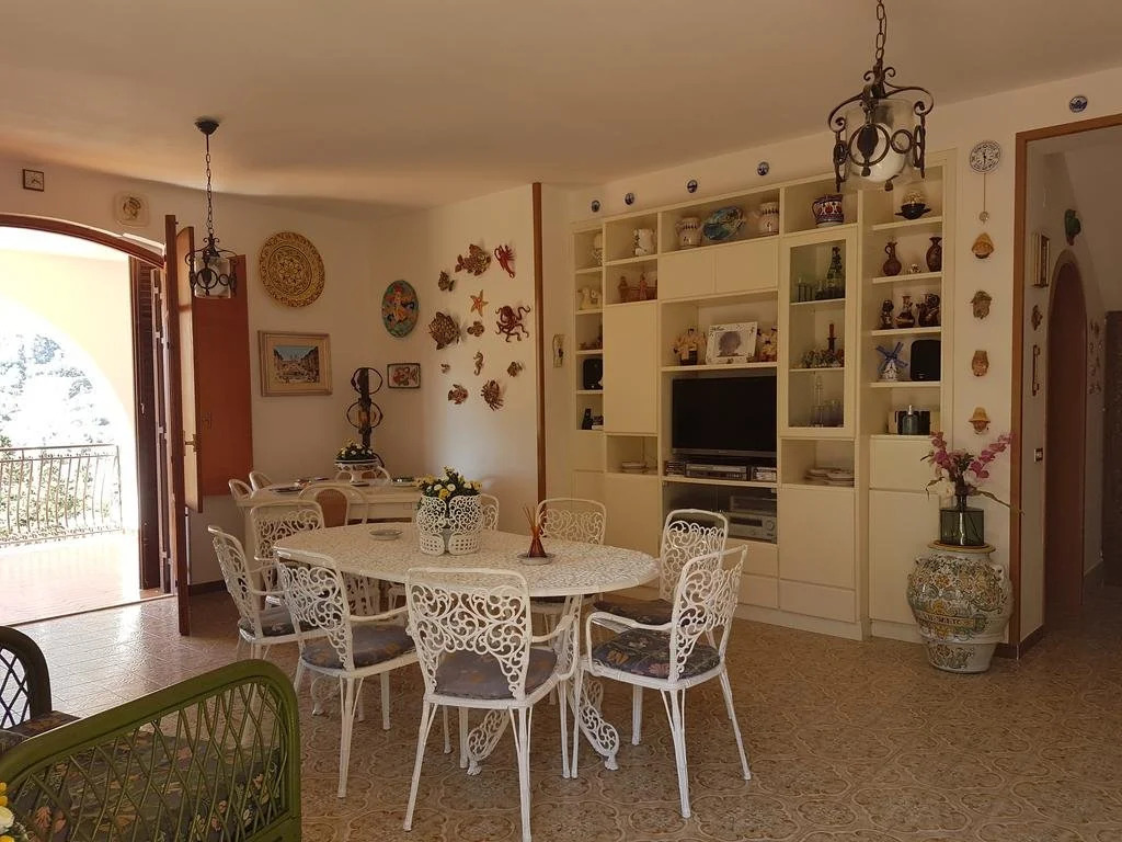 Villa del Golfo Urio with swimming pool shared by the two apartments it is essential to have a car