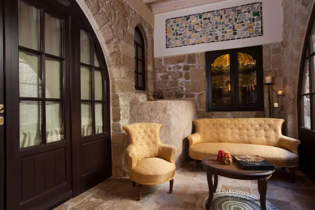 Porolithos Boutique Hotel