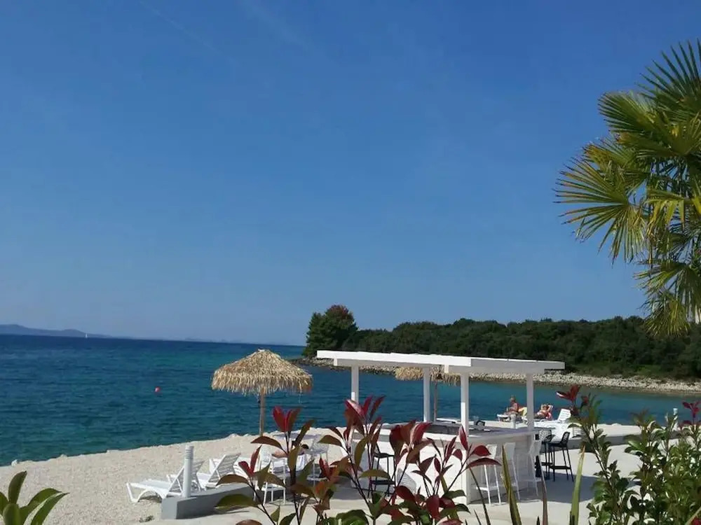 Two Modern Ground Floor Apartments With Private Terrace Near the Beach