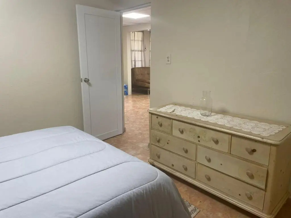 4 Bedr 2 Bathr 2 Level Beach Front House.