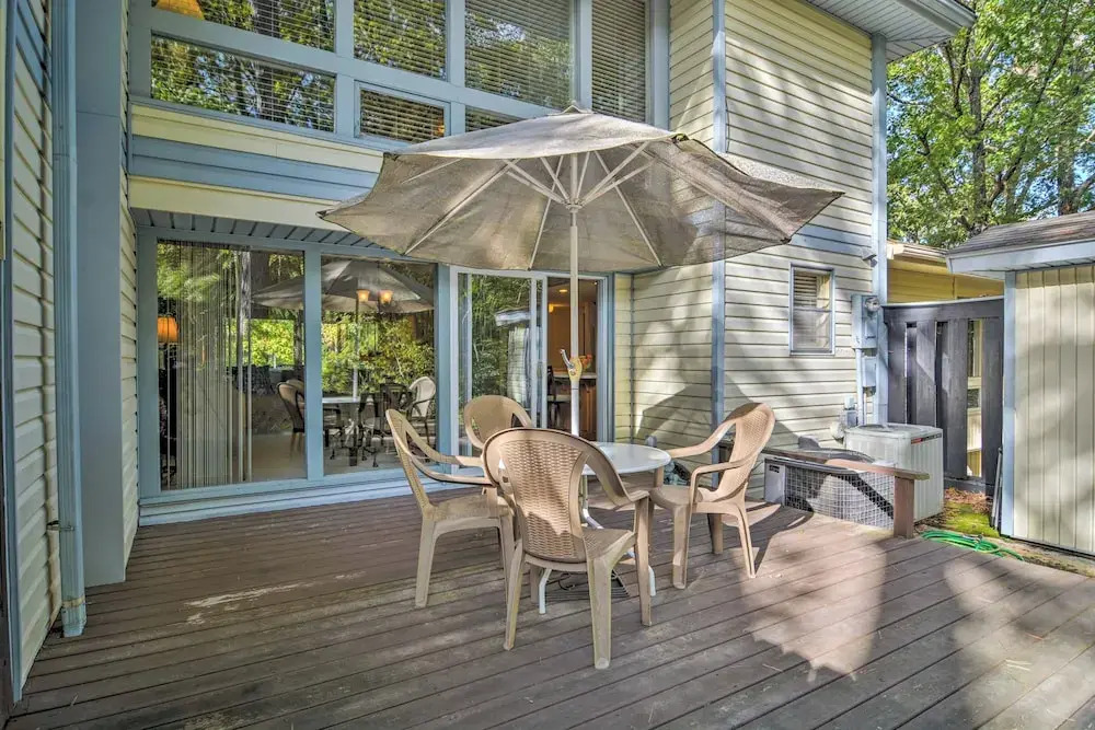 Lakefront Townhome w/ View in Hot Springs Village