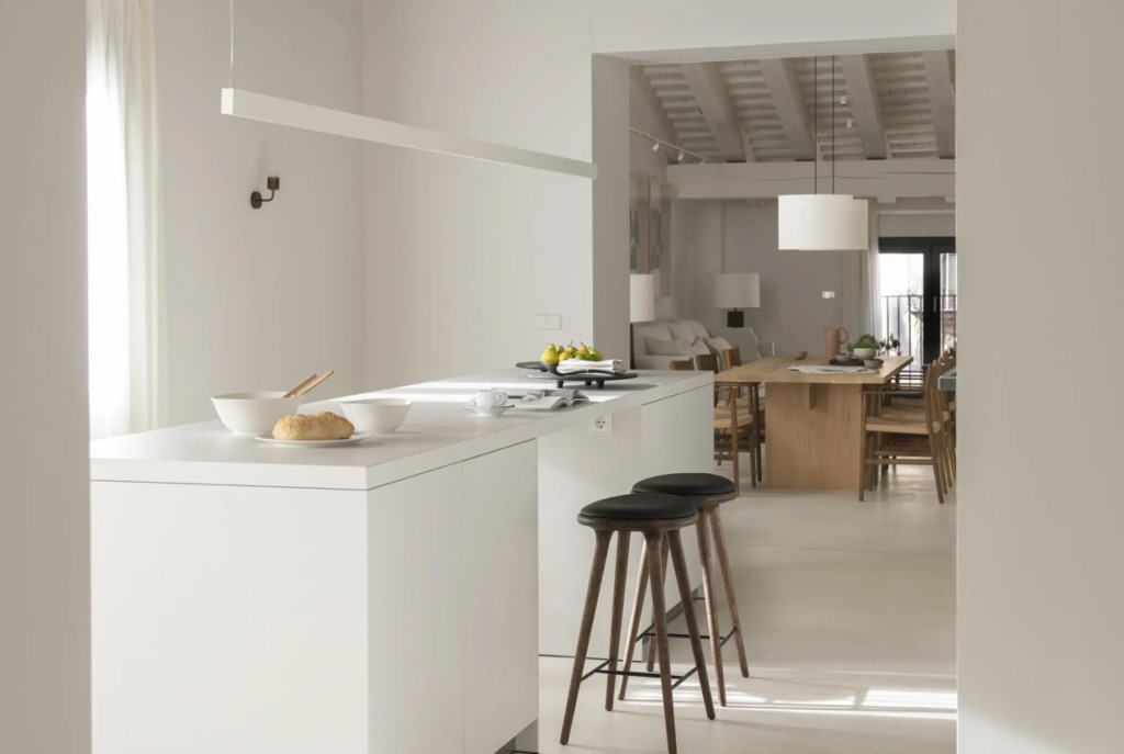 Premium apartment in El Gótico with 3 bedrooms and 3 bathrooms, two of them en suite.