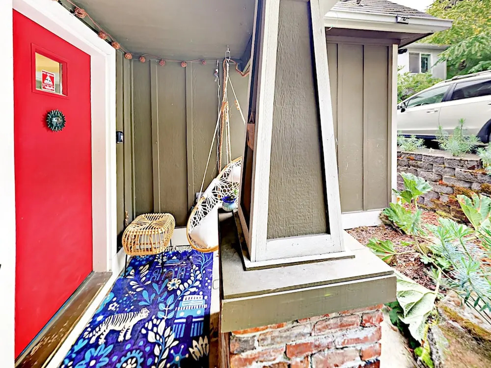 Cozy Capitol Hill W/ Patio 1 Bedroom Cottage