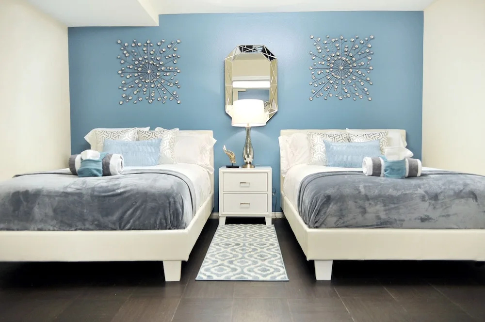 VIP Hollywood LA 5BD Walk of Fame Suite
