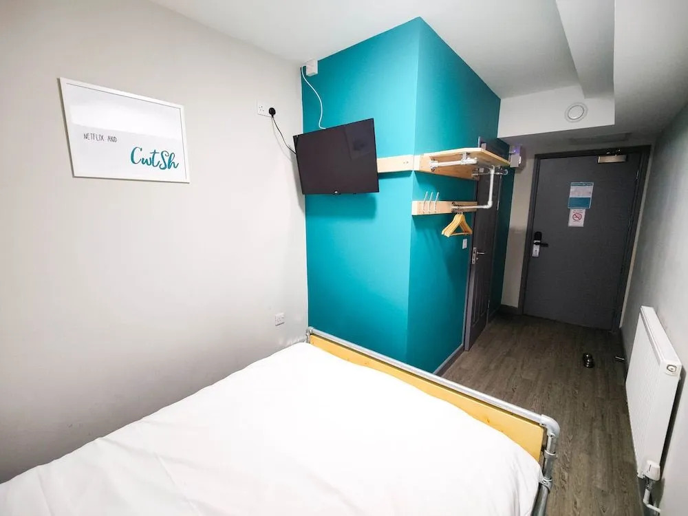 Cwtsh Hostel Central Swansea, Social & Modern, Near Train Station