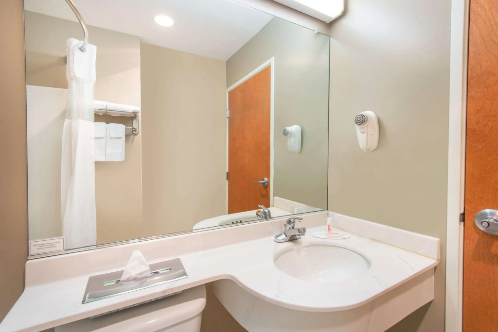 Microtel Inn & Suites by Wyndham Hazelton/Bruceton Mills