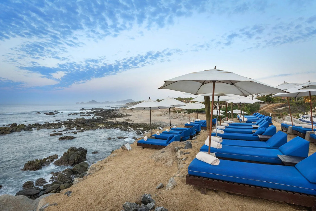 Hacienda Encantada Resort & Residences