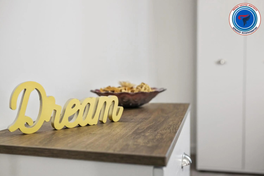 50 PERCENT OFF FOR MONTHLY AND WEEKLY STAYS, PERFECT FOR LONG STAYS FOR FAMILIES , BUSINESS, LEISURE & RELOCATIONS - 2 Bedroom at Premium Executive Serviced Apartment Birmingham - Free WiFi, Free Parking- Sheraton View