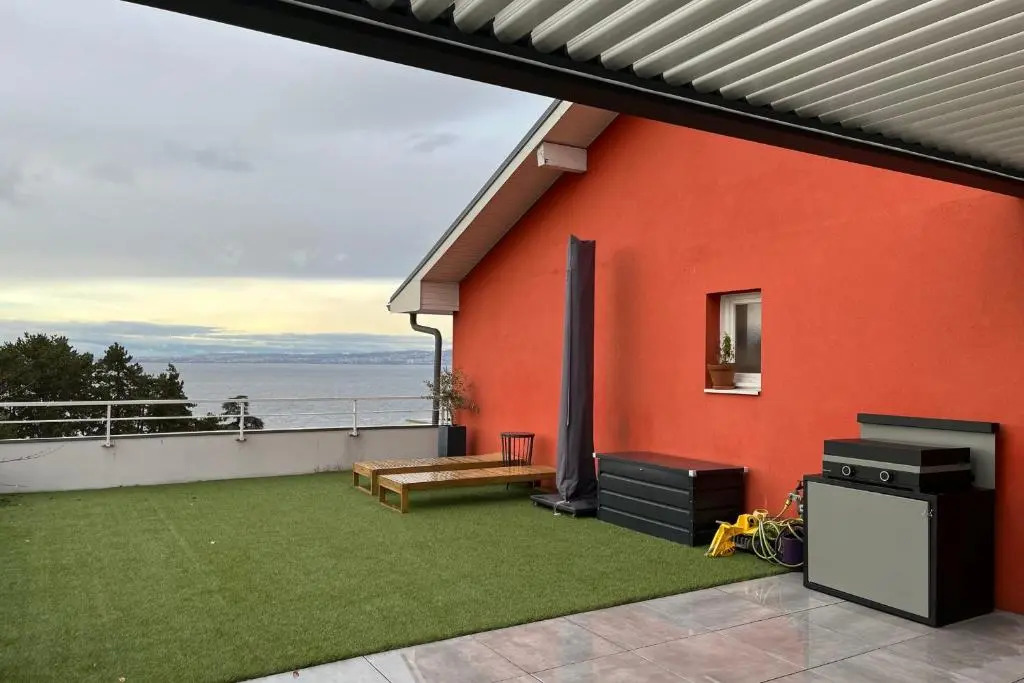 IMMODREAMS - L'Attik with lake views and 80m2 terrace