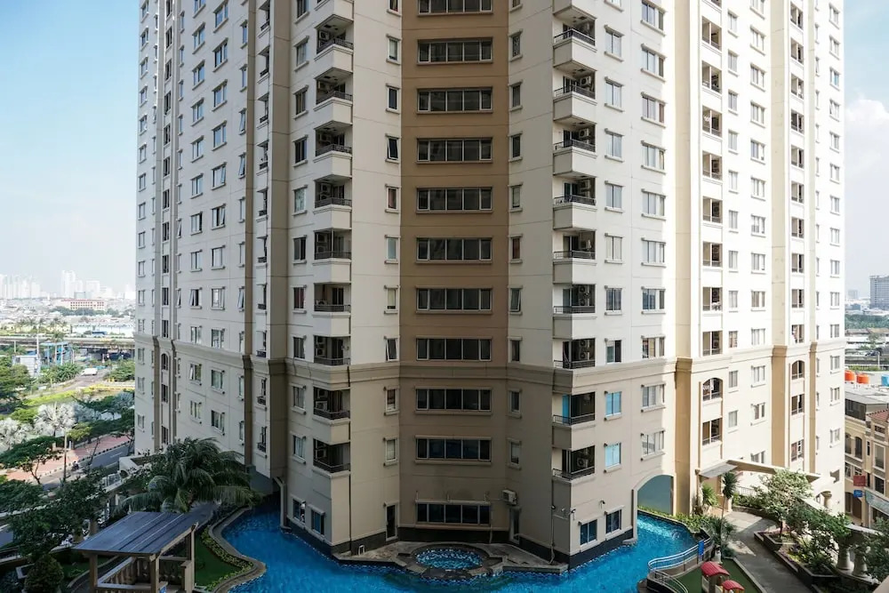 Compact Studio Apartment at Mediterania Marina Residences By Travelio