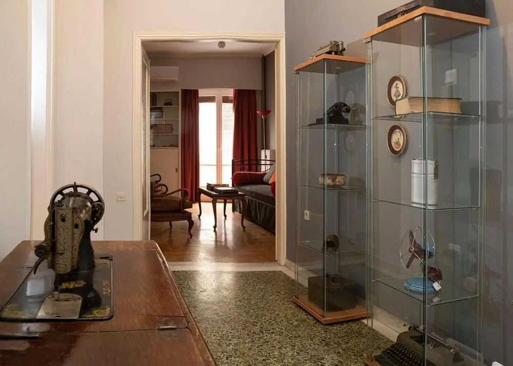 Vintage Apartment next to Acropolis Museum