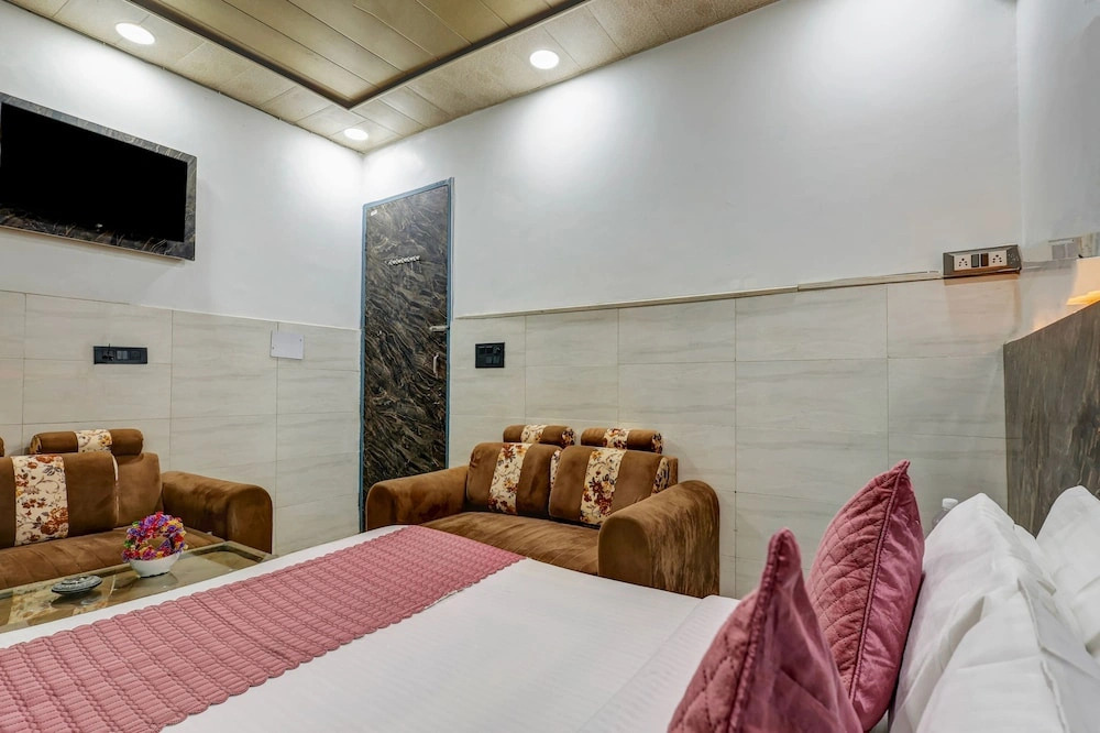 Mauryan Express Hotel Dabri Janakpuri