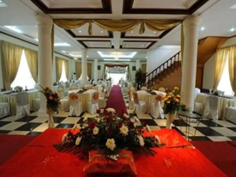 Royal Reward Resort