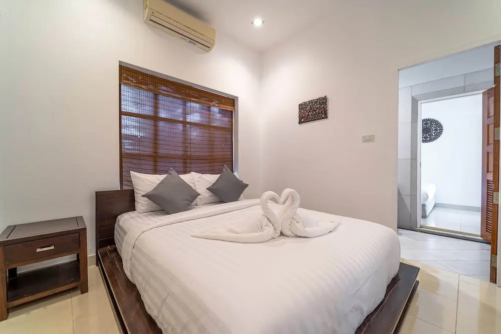 Private 4 Bedroom Pool Villa - NG411