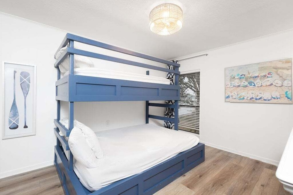 Sailhouse West 2 Bedroom Duplex