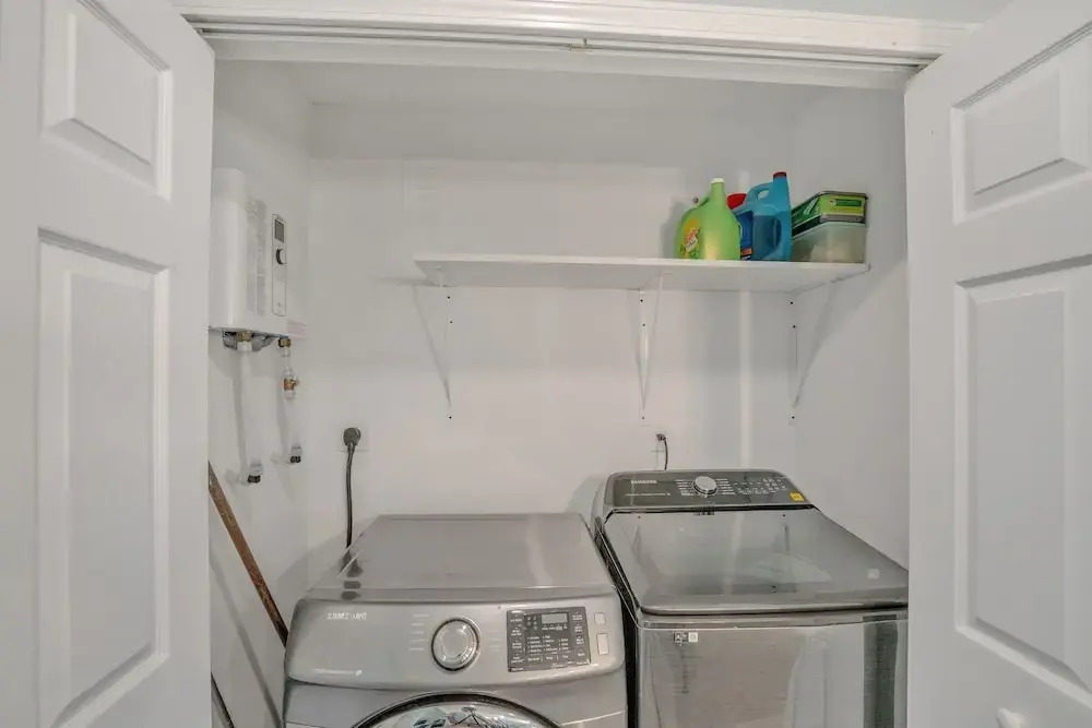Private Cozy Sarasota Home 3 Bedroom Home by RedAwning
