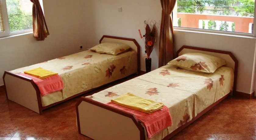 Moni Family House