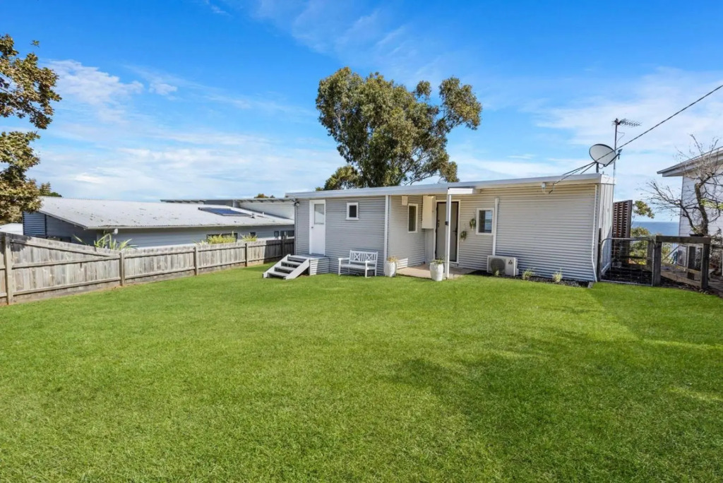 Lakescapes Cottage - 180 Degree Panoramic Views